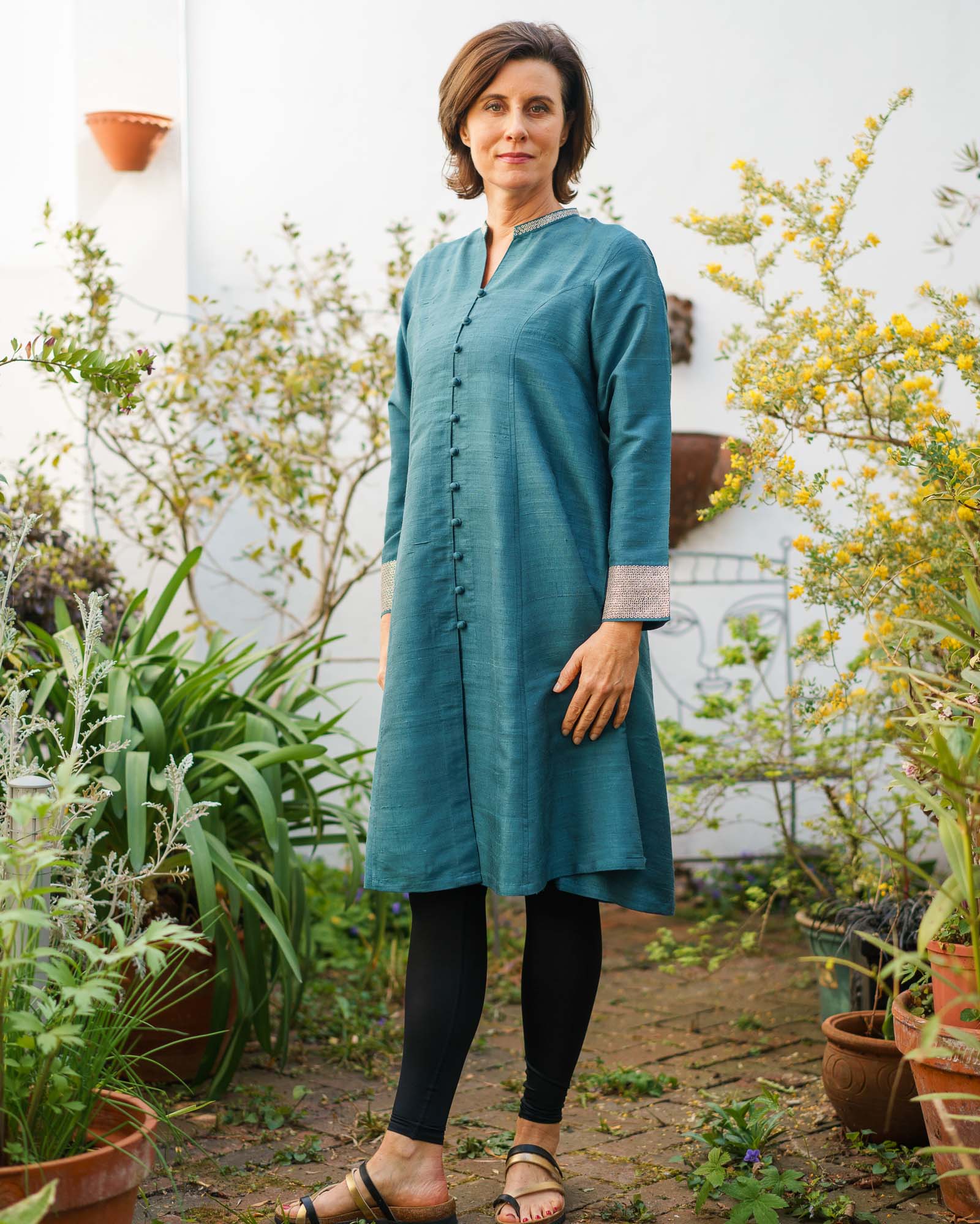 Silk coat in teal with embroidery – Maharani Trading